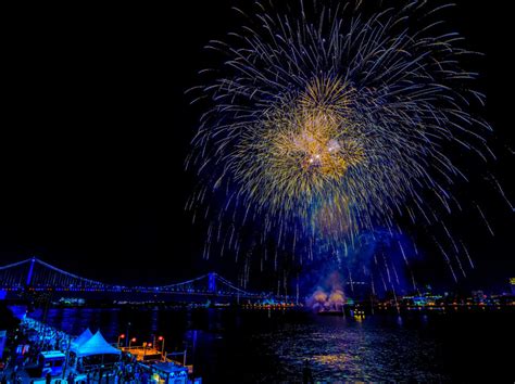 Where to Watch the 2023/2024 New Year's Eve Fireworks in Philly | Visit ...