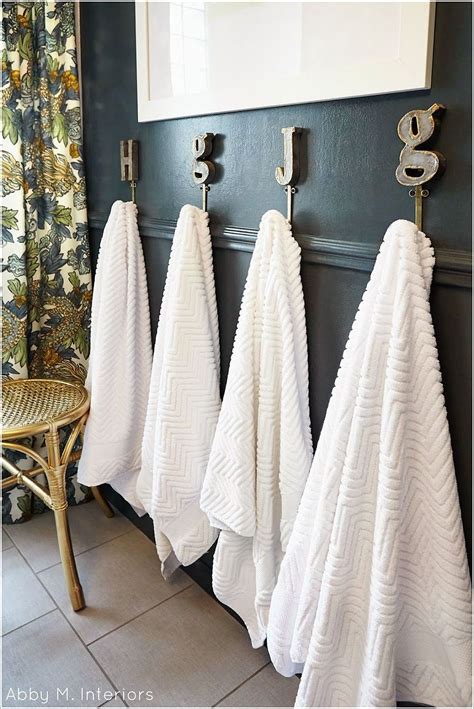 20 Towel Display Ideas for Contemporary Bathrooms