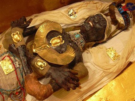 The gorgeous burial mask of King Tut has become one of the best known ...