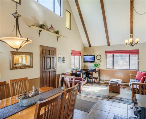 The Lodge | Prescott Pines Inn | Prescott Cabins | Bed and Breakfast ...