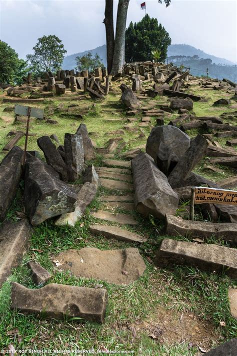 Gunung Padang 024: The discovery of Gunung Padang Megalith pyramid have ...