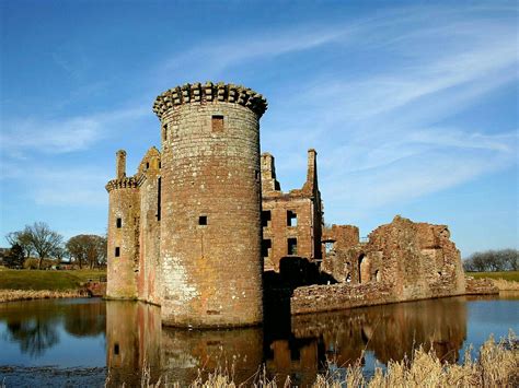 Dumfries - Caerlaverock Castle - Dumfries and Galloway | Scottish ...