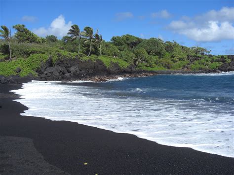 Black Sand Beach Hawaii | Hawaii Black Sand Beaches Black Sand Beach ...