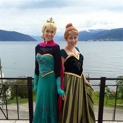 Anna and Elsa | Anna and Elsa Costume Ideas For a Frozen Halloween ...