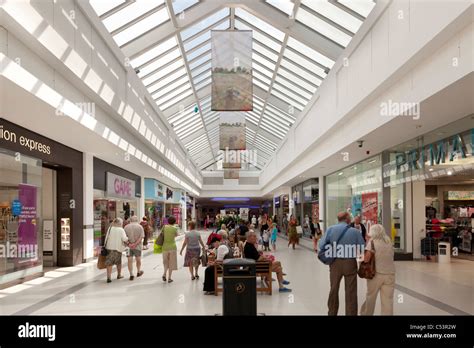 interiors of Cascades shopping centre in Portsmouth Stock Photo - Alamy