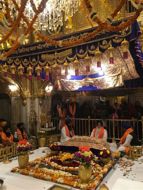 Inside the Sanctum Sanctorium of Sri Harimandir Sahib (The Golden ...