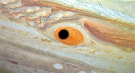 Spectacular New Hubble Image of Jupiter Reveals Giant ‘Eye’ | Sci.News