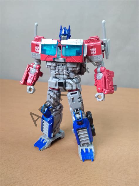 Transformers: Rise Of The Beasts Mainline Voyager Optimus Prime In-Hand ...