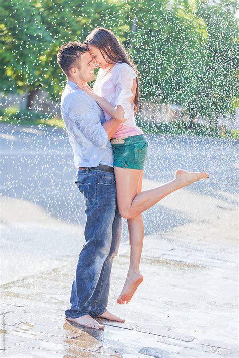 Couple Kissing Images In Rain