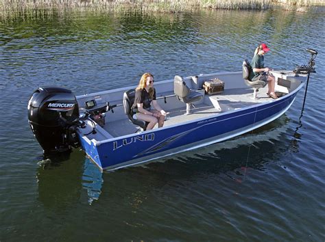 Lund® Alaskan 2000 - 20 Foot Northern Water Aluminum Tiller Boat