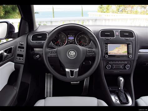 2012 VW Golf Cabriolet - Interior | Caricos