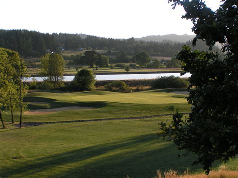 Cross Creek, Dallas , Oregon - Golf course information and reviews.