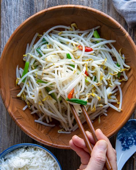 How to Make the Easiest Mung Bean Sprout Stir Fry - WoonHeng