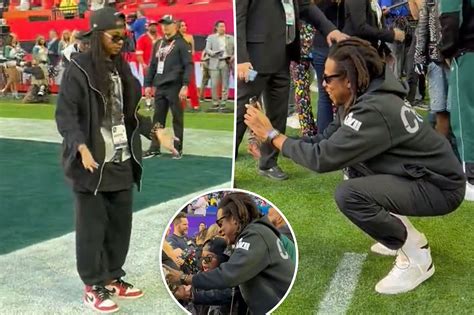 Jay-Z turns into an Instagram dad for Blue Ivy at the Super Bowl ...