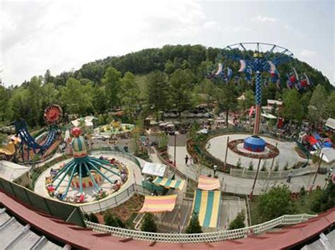 New Dollywood family rides