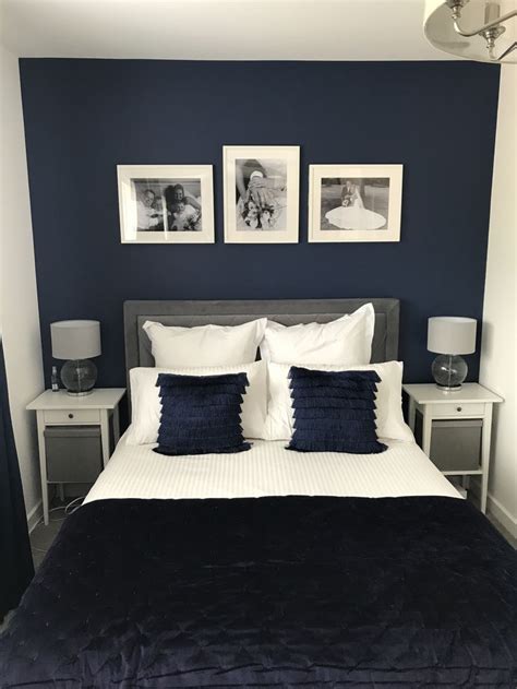 Navy and white bedroom | Blue bedroom decor, Small bedroom, Bedroom ...