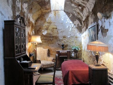 Al Capone's Cell in Eastern State Penitentiary - Top Spot Travel