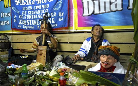 Tarawangsa: Sacred Strings in the Hills of Sumedang — aural archipelago