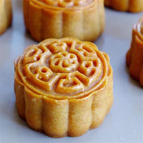 Mooncakes with salted egg yolks-foodgawker | Red House Spice