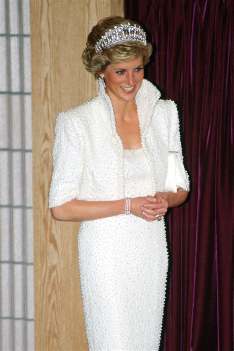 15 Photos of Princess Diana Fashion | Glamour