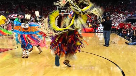 Native American ceremony at UofL WBB game - YouTube