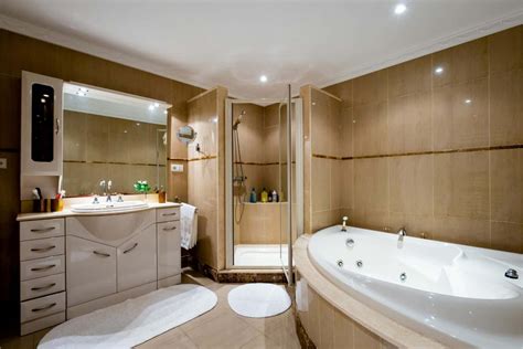 All About Modern Bathroom with Jacuzzi and Shower Designs