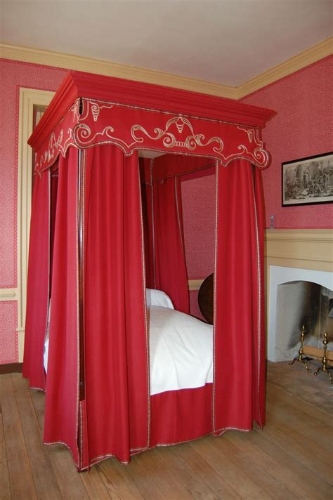 Canopy bed - Wikipedia