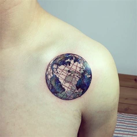 12 Fragile And Poetic Earth Tattoos | Tattoodo | Tatuajes del globo ...