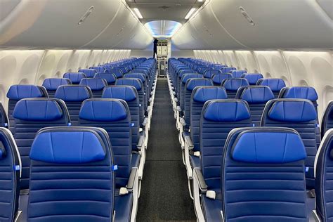 Where to sit: United’s Boeing 737 MAX 8 with the new signature interior