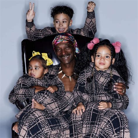 Snoop Dogg and his family star in SKIMS 2022 holiday campaign - Good ...