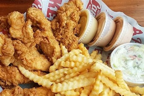 'Raising Cane's Chicken Fingers' Debuts In Rogers Park | Hoodline