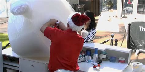 Jimmy Kimmel pranks unwitting shoppers at holiday gift-wrapping stand