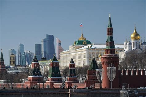 Premium Photo | The walls and towers of the moscow kremlin