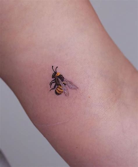 25 Best Bee Tattoo Ideas for Women - Beautiful Dawn Designs