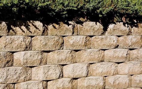 What are the Best Tips for Building a Retaining Wall?