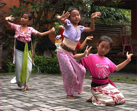 Sanggar tari ,danceschool , Ubud . | School for traditional … | Flickr