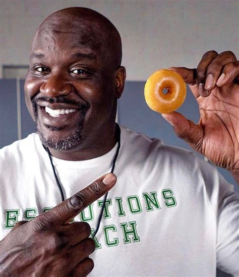 "Look How Big Shaq's Hands Is": 7'1 Giant Shaquille O'Neal Makes a ...