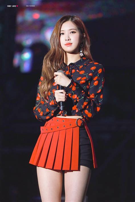 Rosé - #kpopgirlgroup #Blackpink #rose #stage #outfit - #BLACKPINK # ...