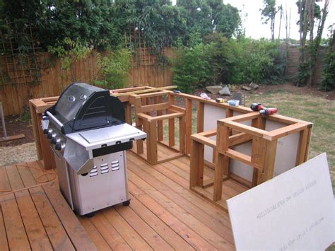 How to Build an Outdoor Kitchen and BBQ Island | Stucco finishes, Bbq ...