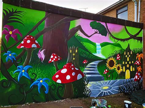 Artist completely transforms dreary garden wall with incredible mural ...