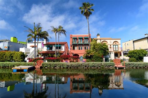 Venice Canals in Los Angeles - Enjoy a Walk With a European Aesthetic ...