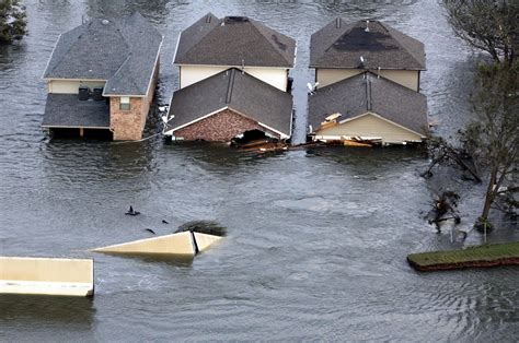 32 Harrowing Photos of the Hurricane Katrina Aftermath - [site:name ...