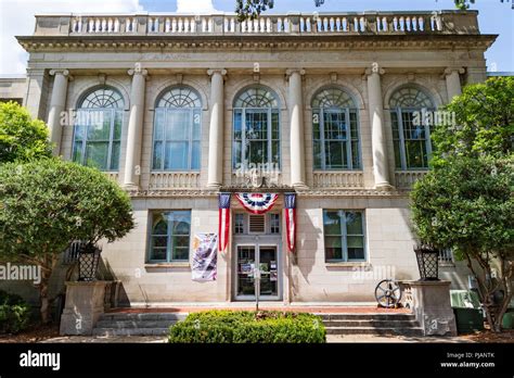 Newton, NC, USA-9/2/18: The old Catawba County Courthouse, built in ...