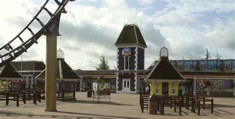 File:Alton Towers Entrance 1.JPG - Wikimedia Commons