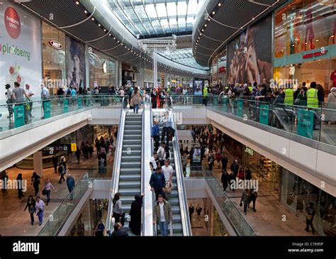 Westfield Stratford City shopping centre, London Stock Photo: 38862258 ...