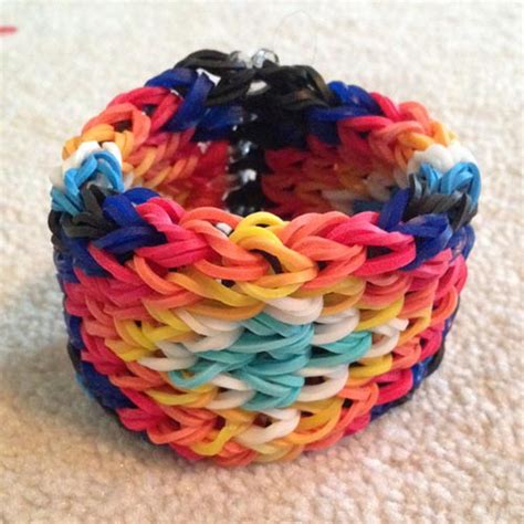 How to Make a Bracelet Out of Rainbow Loom - Anderson Bassiderae