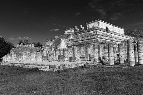 Photo Temple Of The Warriors In Chichen Itza - The Ancient Mayan City