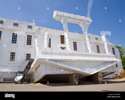 Upside Down White House in Wisconsin Dells Stock Photo - Alamy