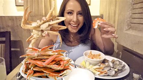 How To Eat Crab Legs Eat Crab Legs Contest - BLOG HOWTOID