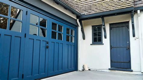 Bifold Garage Doors Services in California | Tungsten Royce